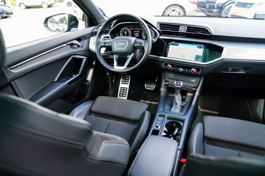 Audi Q3 45 TFSI e Business Edition | Sonos | Camera | Stuurwielverwarming Audi Q3 45 TFSI e Business Edition | Sonos | Camera | Stuurwielverwarming