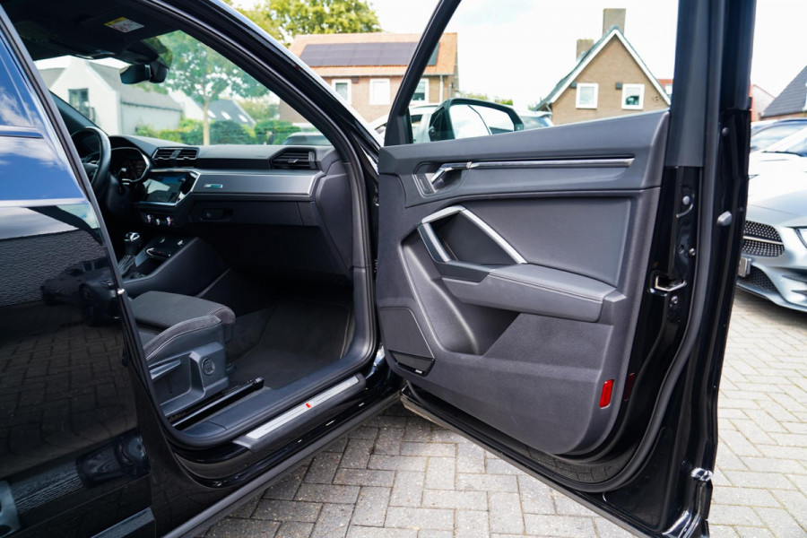 Audi Q3 45 TFSI e Business Edition | Sonos | Camera | Stuurwielverwarming Audi Q3 45 TFSI e Business Edition | Sonos | Camera | Stuurwielverwarming