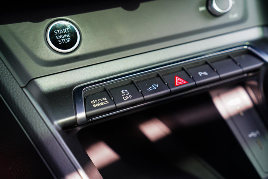 Audi Q3 45 TFSI e Business Edition | Sonos | Camera | Stuurwielverwarming Audi Q3 45 TFSI e Business Edition | Sonos | Camera | Stuurwielverwarming