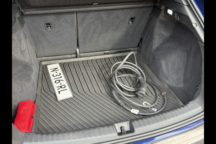 Audi Q4 e-tron 35 Launch edition Advanced 55 kWh | Trekhaak | Apple carplay | 20''Inch