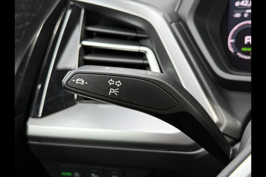 Audi Q4 e-tron 35 Launch edition Advanced 55 kWh | Trekhaak | Apple carplay | 20''Inch