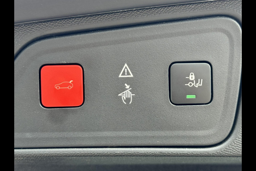 Peugeot 3008 1.2 PureTech AGC Allure Cruise control Climate control Keyless Navigatie Apple / Android Parkeersenoren voor/achter