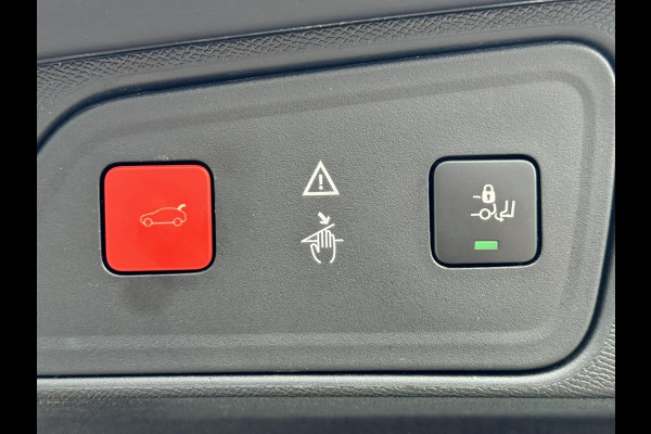 Peugeot 3008 1.2 PureTech AGC Allure Cruise control Climate control Keyless Navigatie Apple / Android Parkeersenoren voor/achter