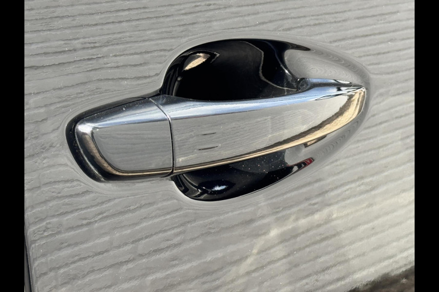 Peugeot 3008 1.2 PureTech AGC Allure Cruise control Climate control Keyless Navigatie Apple / Android Parkeersenoren voor/achter