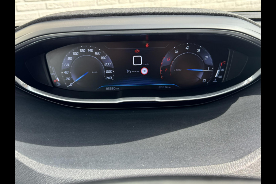 Peugeot 3008 1.2 PureTech AGC Allure Cruise control Climate control Keyless Navigatie Apple / Android Parkeersenoren voor/achter