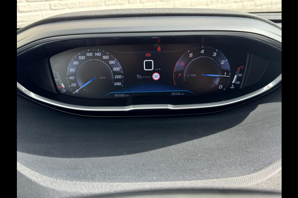 Peugeot 3008 1.2 PureTech AGC Allure Cruise control Climate control Keyless Navigatie Apple / Android Parkeersenoren voor/achter