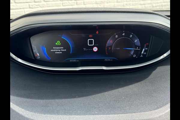 Peugeot 3008 1.2 PureTech AGC Allure Cruise control Climate control Keyless Navigatie Apple / Android Parkeersenoren voor/achter