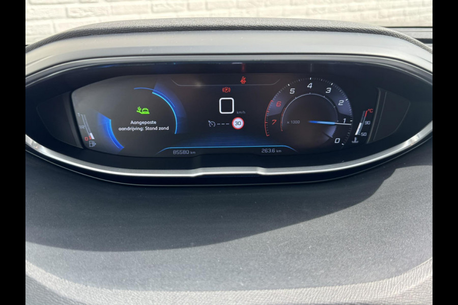 Peugeot 3008 1.2 PureTech AGC Allure Cruise control Climate control Keyless Navigatie Apple / Android Parkeersenoren voor/achter