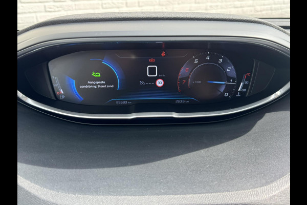 Peugeot 3008 1.2 PureTech AGC Allure Cruise control Climate control Keyless Navigatie Apple / Android Parkeersenoren voor/achter