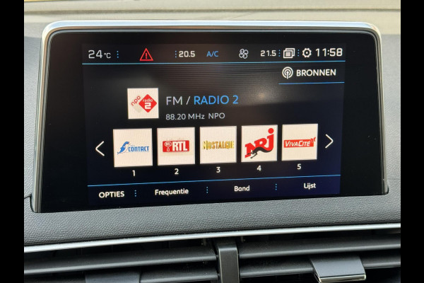 Peugeot 3008 1.2 PureTech AGC Allure Cruise control Climate control Keyless Navigatie Apple / Android Parkeersenoren voor/achter