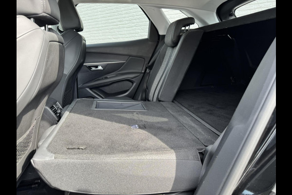 Peugeot 3008 1.2 PureTech AGC Allure Cruise control Climate control Keyless Navigatie Apple / Android Parkeersenoren voor/achter