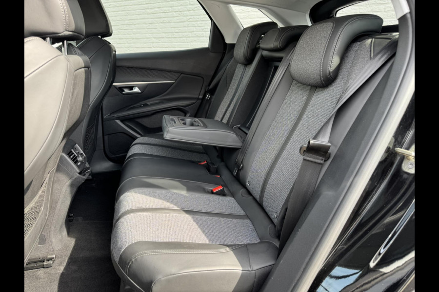 Peugeot 3008 1.2 PureTech AGC Allure Cruise control Climate control Keyless Navigatie Apple / Android Parkeersenoren voor/achter