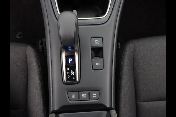 Lexus LBX Business Line Bi-Tone 2WD | Dodehoek detectie | Stuur- & Stoelverwarming | Navigatie | Parkeersensoren