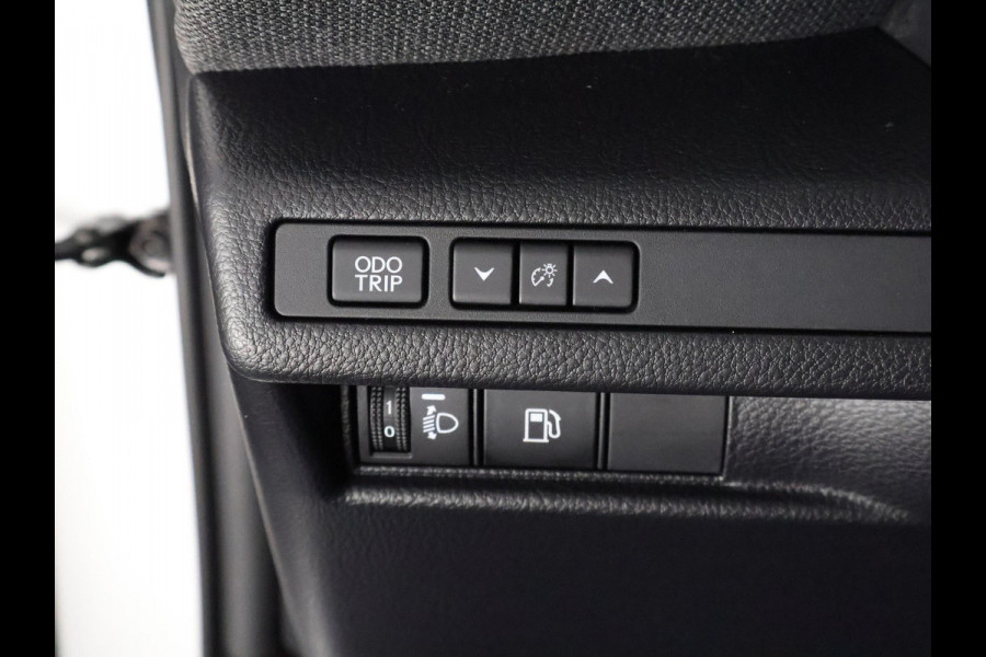 Lexus LBX Business Line Bi-Tone 2WD | Dodehoek detectie | Stuur- & Stoelverwarming | Navigatie | Parkeersensoren