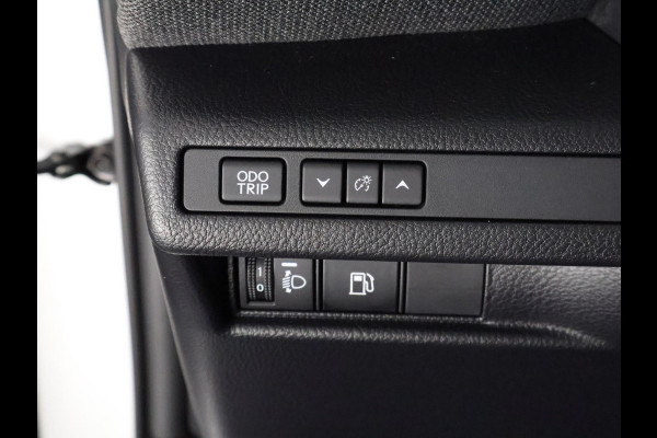 Lexus LBX Business Line Bi-Tone 2WD | Dodehoek detectie | Stuur- & Stoelverwarming | Navigatie | Parkeersensoren
