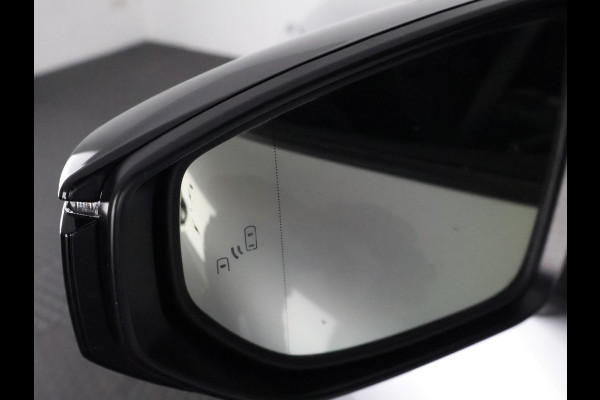 Lexus LBX Business Line Bi-Tone 2WD | Dodehoek detectie | Stuur- & Stoelverwarming | Navigatie | Parkeersensoren