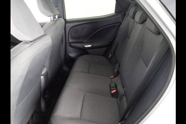 Lexus LBX Business Line Bi-Tone 2WD | Dodehoek detectie | Stuur- & Stoelverwarming | Navigatie | Parkeersensoren