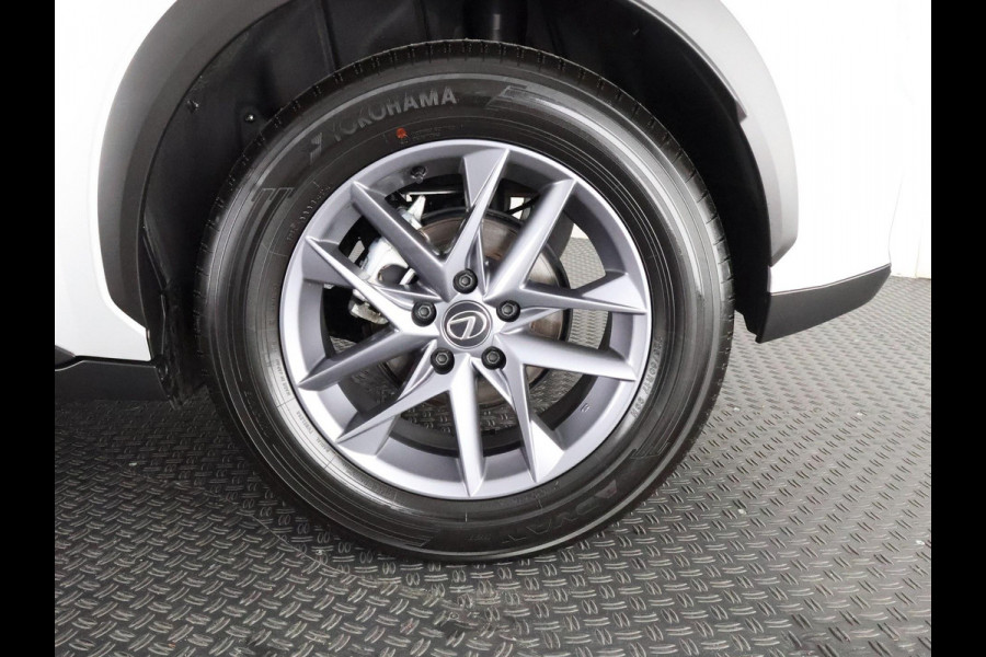Lexus LBX Business Line Bi-Tone 2WD | Dodehoek detectie | Stuur- & Stoelverwarming | Navigatie | Parkeersensoren