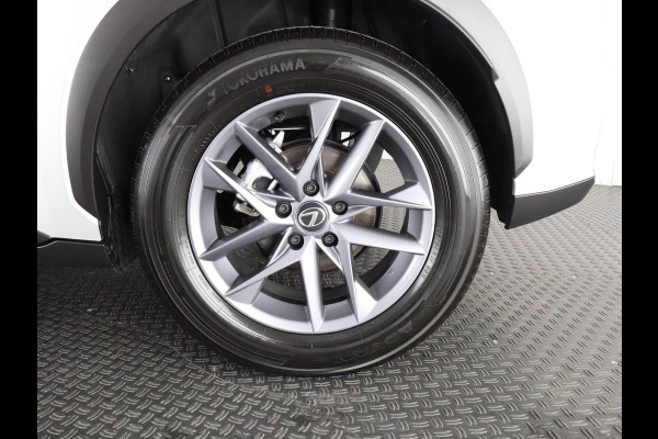 Lexus LBX Business Line Bi-Tone 2WD | Dodehoek detectie | Stuur- & Stoelverwarming | Navigatie | Parkeersensoren