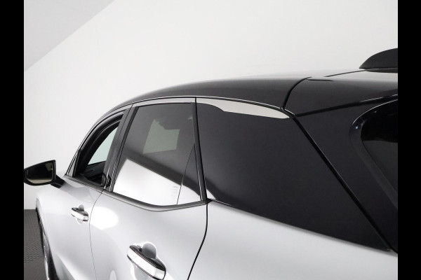 Lexus LBX Business Line Bi-Tone 2WD | Dodehoek detectie | Stuur- & Stoelverwarming | Navigatie | Parkeersensoren