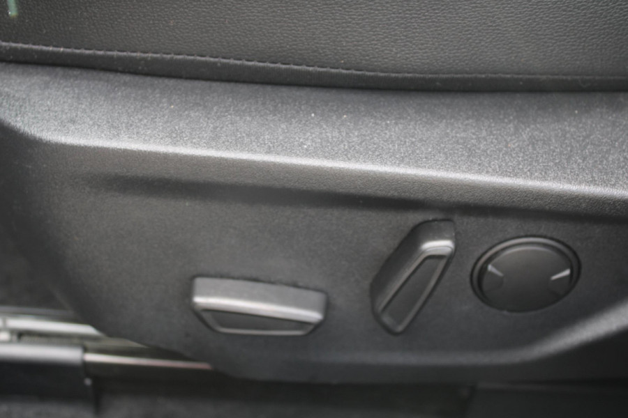 Ford FOCUS Wagon 1.5 EcoBoost ST Line X Business Automaat | Camera | B&O Sound | 18 INCH LMV | Half leder | Winterpack | Electrische Achterklep | Navigatie | Adaptieve Cruise Control | Privacy Glass