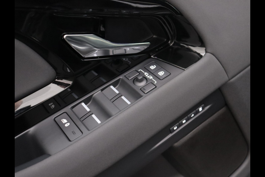 Land Rover Range Rover Evoque P300e AWD R-Dynamic SE