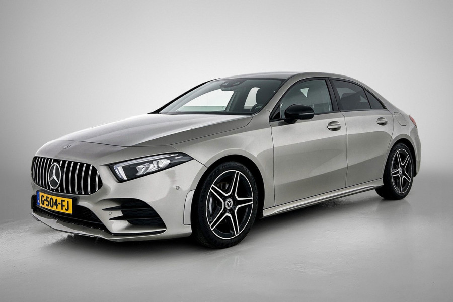 Mercedes-Benz A-Klasse 200 Business Solution AMG(NL-auto, Dealer onderhoud, Trekhaak, Navi, Camera, StoelV, Etc)