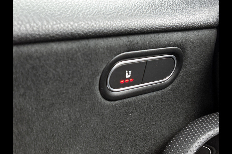 Mercedes-Benz A-Klasse 200 Business Solution AMG(NL-auto, Dealer onderhoud, Trekhaak, Navi, Camera, StoelV, Etc)