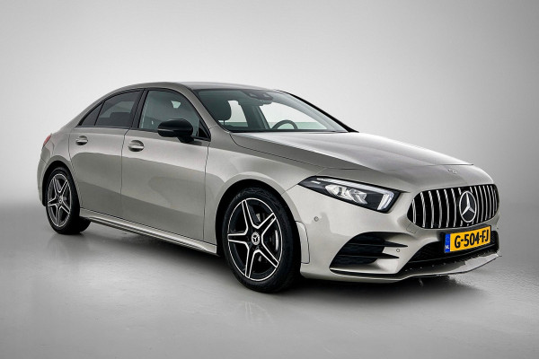 Mercedes-Benz A-Klasse 200 Business Solution AMG(NL-auto, Dealer onderhoud, Trekhaak, Navi, Camera, StoelV, Etc)