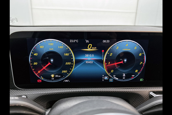 Mercedes-Benz A-Klasse 200 Business Solution AMG(NL-auto, Dealer onderhoud, Trekhaak, Navi, Camera, StoelV, Etc)