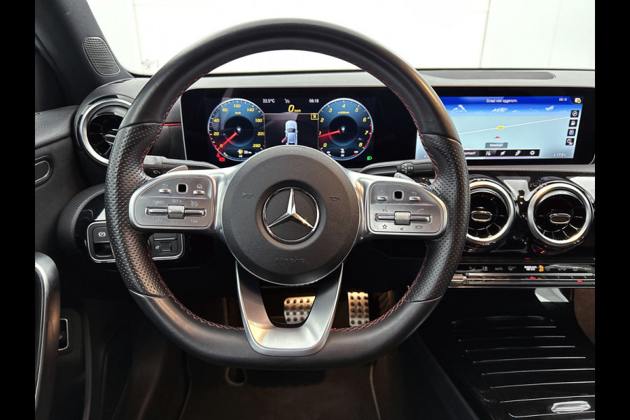 Mercedes-Benz A-Klasse 200 Business Solution AMG(NL-auto, Dealer onderhoud, Trekhaak, Navi, Camera, StoelV, Etc)