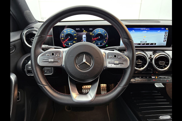 Mercedes-Benz A-Klasse 200 Business Solution AMG(NL-auto, Dealer onderhoud, Trekhaak, Navi, Camera, StoelV, Etc)