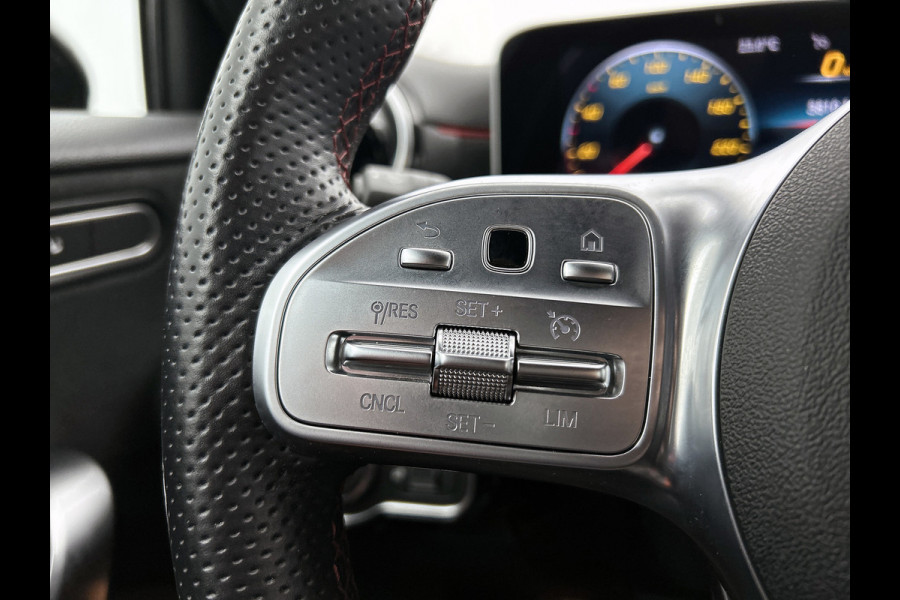 Mercedes-Benz A-Klasse 200 Business Solution AMG(NL-auto, Dealer onderhoud, Trekhaak, Navi, Camera, StoelV, Etc)