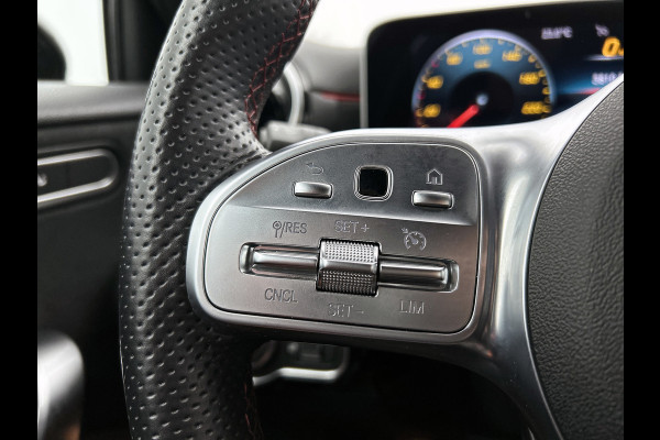 Mercedes-Benz A-Klasse 200 Business Solution AMG(NL-auto, Dealer onderhoud, Trekhaak, Navi, Camera, StoelV, Etc)