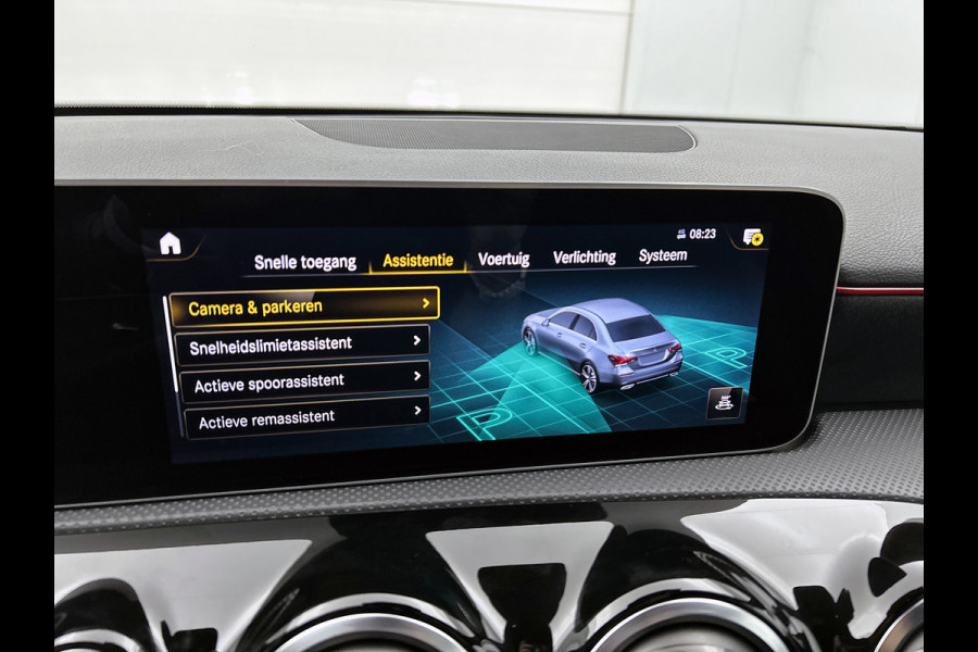 Mercedes-Benz A-Klasse 200 Business Solution AMG(NL-auto, Dealer onderhoud, Trekhaak, Navi, Camera, StoelV, Etc)