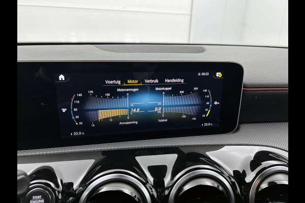 Mercedes-Benz A-Klasse 200 Business Solution AMG(NL-auto, Dealer onderhoud, Trekhaak, Navi, Camera, StoelV, Etc)