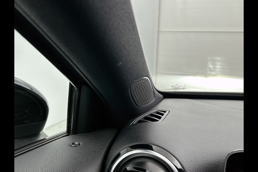 Mercedes-Benz A-Klasse 200 Business Solution AMG(NL-auto, Dealer onderhoud, Trekhaak, Navi, Camera, StoelV, Etc)