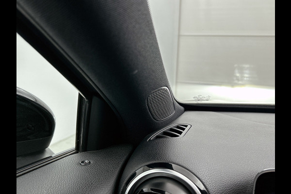 Mercedes-Benz A-Klasse 200 Business Solution AMG(NL-auto, Dealer onderhoud, Trekhaak, Navi, Camera, StoelV, Etc)