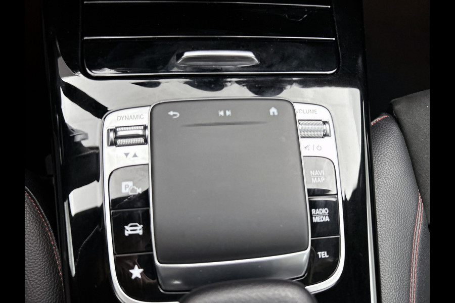 Mercedes-Benz A-Klasse 200 Business Solution AMG(NL-auto, Dealer onderhoud, Trekhaak, Navi, Camera, StoelV, Etc)