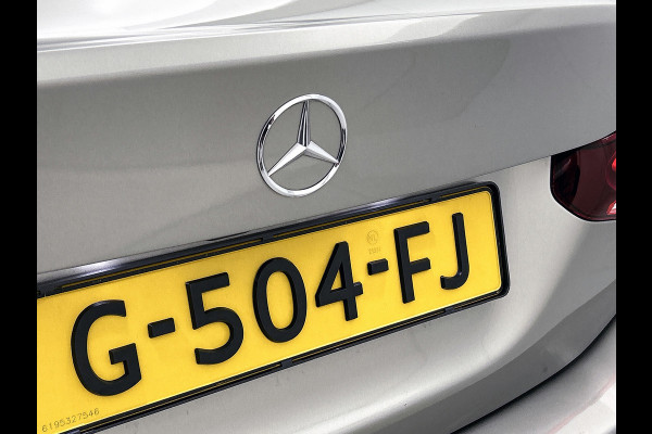 Mercedes-Benz A-Klasse 200 Business Solution AMG(NL-auto, Dealer onderhoud, Trekhaak, Navi, Camera, StoelV, Etc)