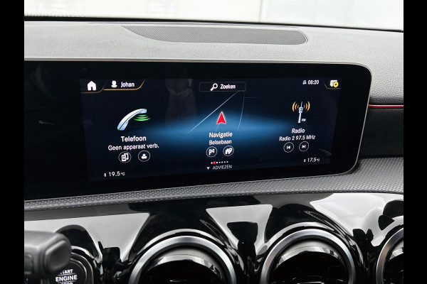Mercedes-Benz A-Klasse 200 Business Solution AMG(NL-auto, Dealer onderhoud, Trekhaak, Navi, Camera, StoelV, Etc)