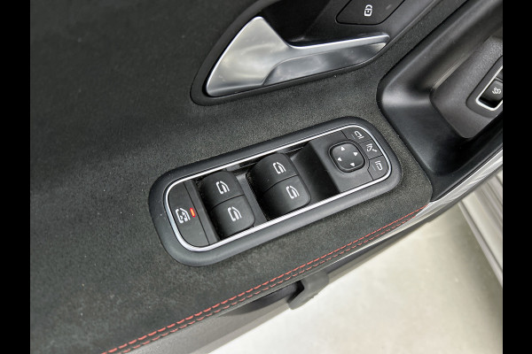 Mercedes-Benz A-Klasse 200 Business Solution AMG(NL-auto, Dealer onderhoud, Trekhaak, Navi, Camera, StoelV, Etc)