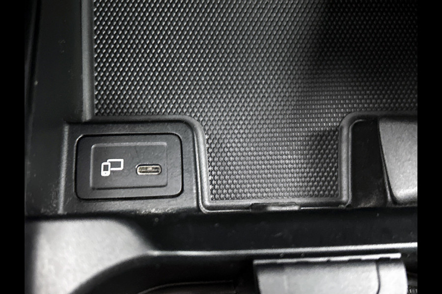 Mercedes-Benz A-Klasse 200 Business Solution AMG(NL-auto, Dealer onderhoud, Trekhaak, Navi, Camera, StoelV, Etc)