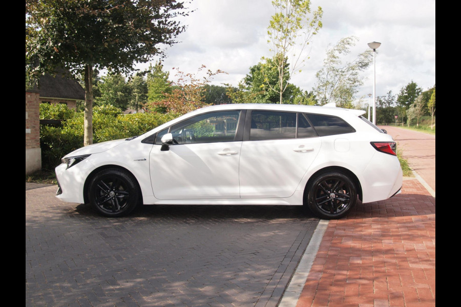 Toyota Corolla Touring Sports 1.8 Hybrid Black Style-pakket | 17 Inch | Camera | Apple Carplay | Cruise Control | NL-Auto |