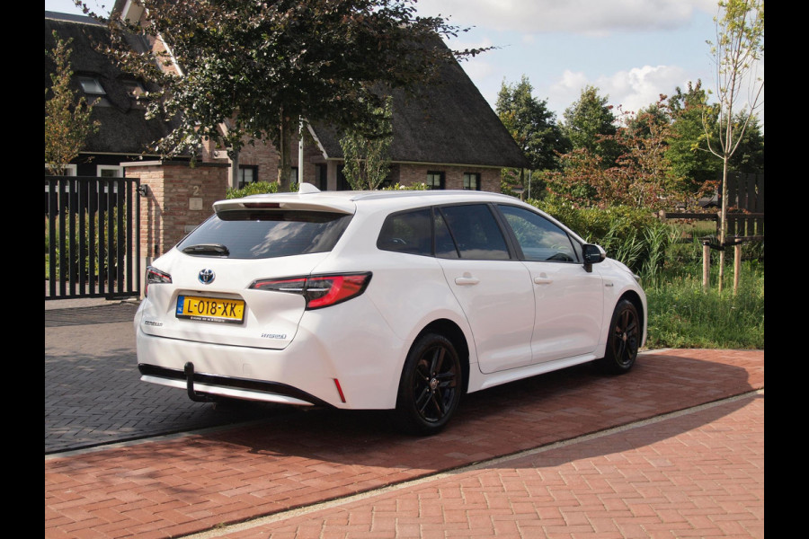 Toyota Corolla Touring Sports 1.8 Hybrid Black Style-pakket | 17 Inch | Camera | Apple Carplay | Cruise Control | NL-Auto |