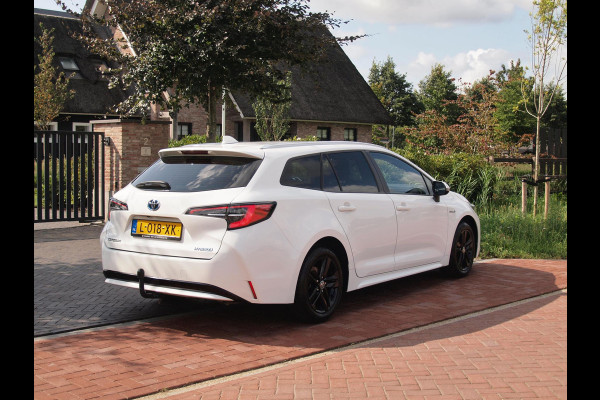 Toyota Corolla Touring Sports 1.8 Hybrid Black Style-pakket | 17 Inch | Camera | Apple Carplay | Cruise Control | NL-Auto |