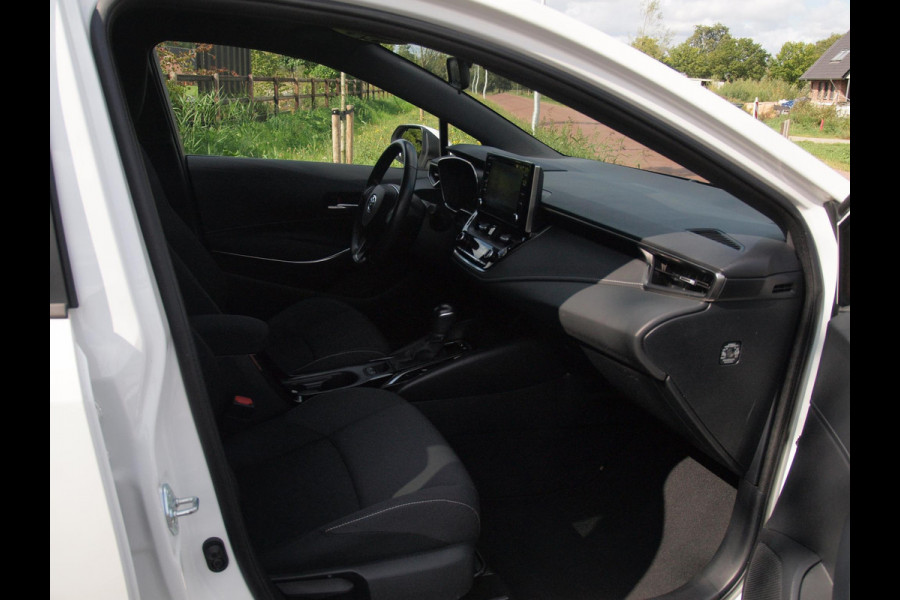 Toyota Corolla Touring Sports 1.8 Hybrid Black Style-pakket | 17 Inch | Camera | Apple Carplay | Cruise Control | NL-Auto |