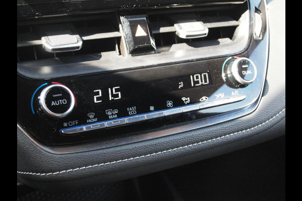 Toyota Corolla Touring Sports 1.8 Hybrid Black Style-pakket | 17 Inch | Camera | Apple Carplay | Cruise Control | NL-Auto |