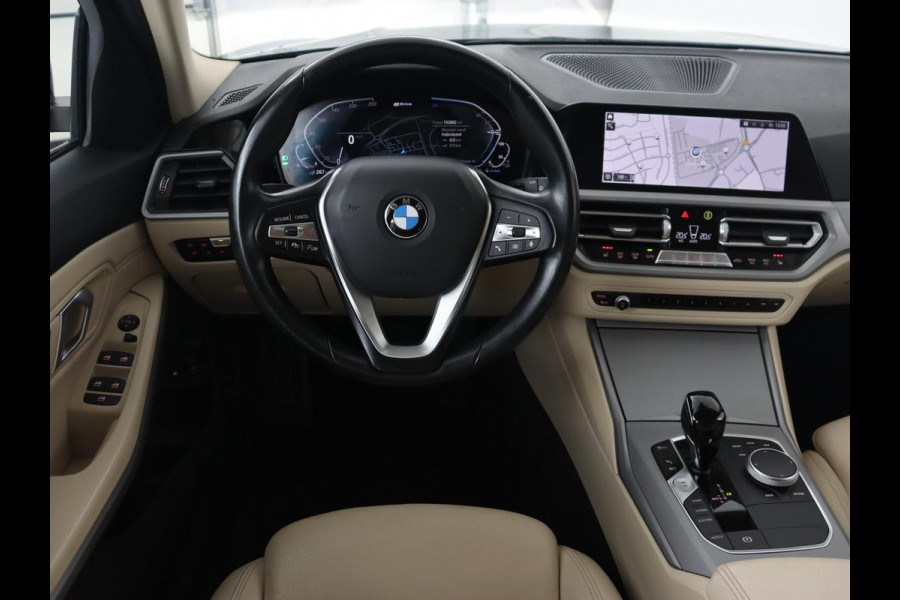 BMW 3 Serie Touring 320e Business Edition Plus | Trekhaak | Automaat | Carplay | Camera | Adaptive Cruise | Navigatie | PHEV | Leder | Stoelverwarming | Climate controle | LMV 17 Inch