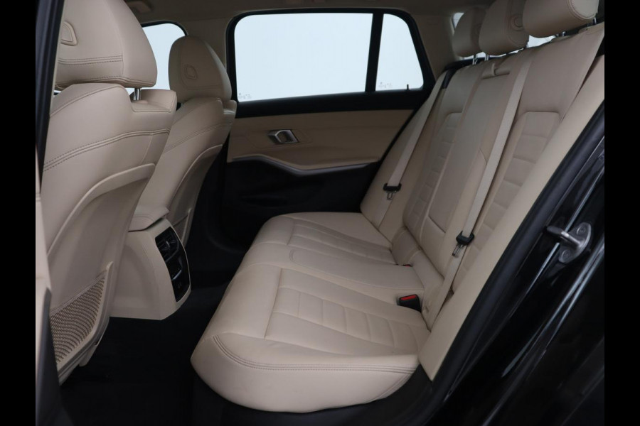 BMW 3 Serie Touring 320e Business Edition Plus | Trekhaak | Automaat | Carplay | Camera | Adaptive Cruise | Navigatie | PHEV | Leder | Stoelverwarming | Climate controle | LMV 17 Inch